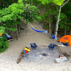 Amazing pre-defined campfire setup.