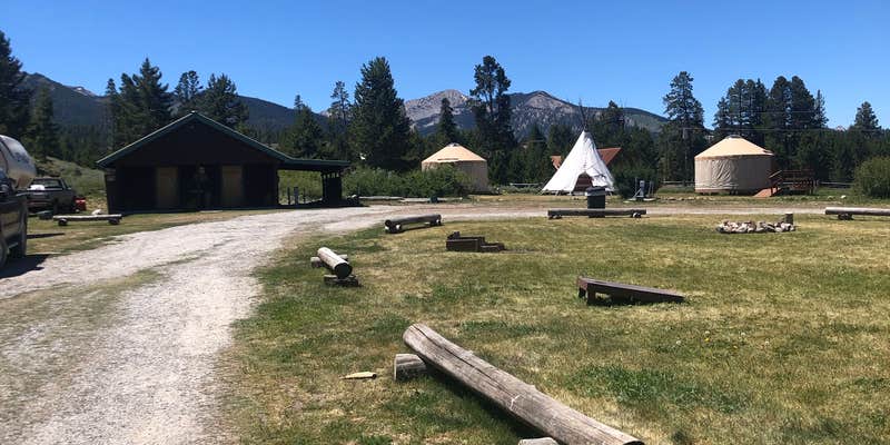 Camper submitted image from Smiley Creek Lodge