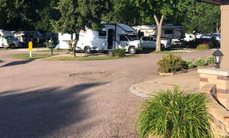 Camping near Turkey Ridge — Ponca State Park: Sioux City North KOA, North Sioux City, South Dakota