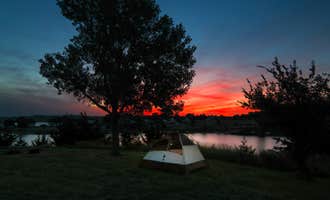 Camping near Minooka - Wilson Reservoir: Sideouts Hell Creek — Wilson State Park, John Day Lock and Dam, Lake Umatilla, Kansas