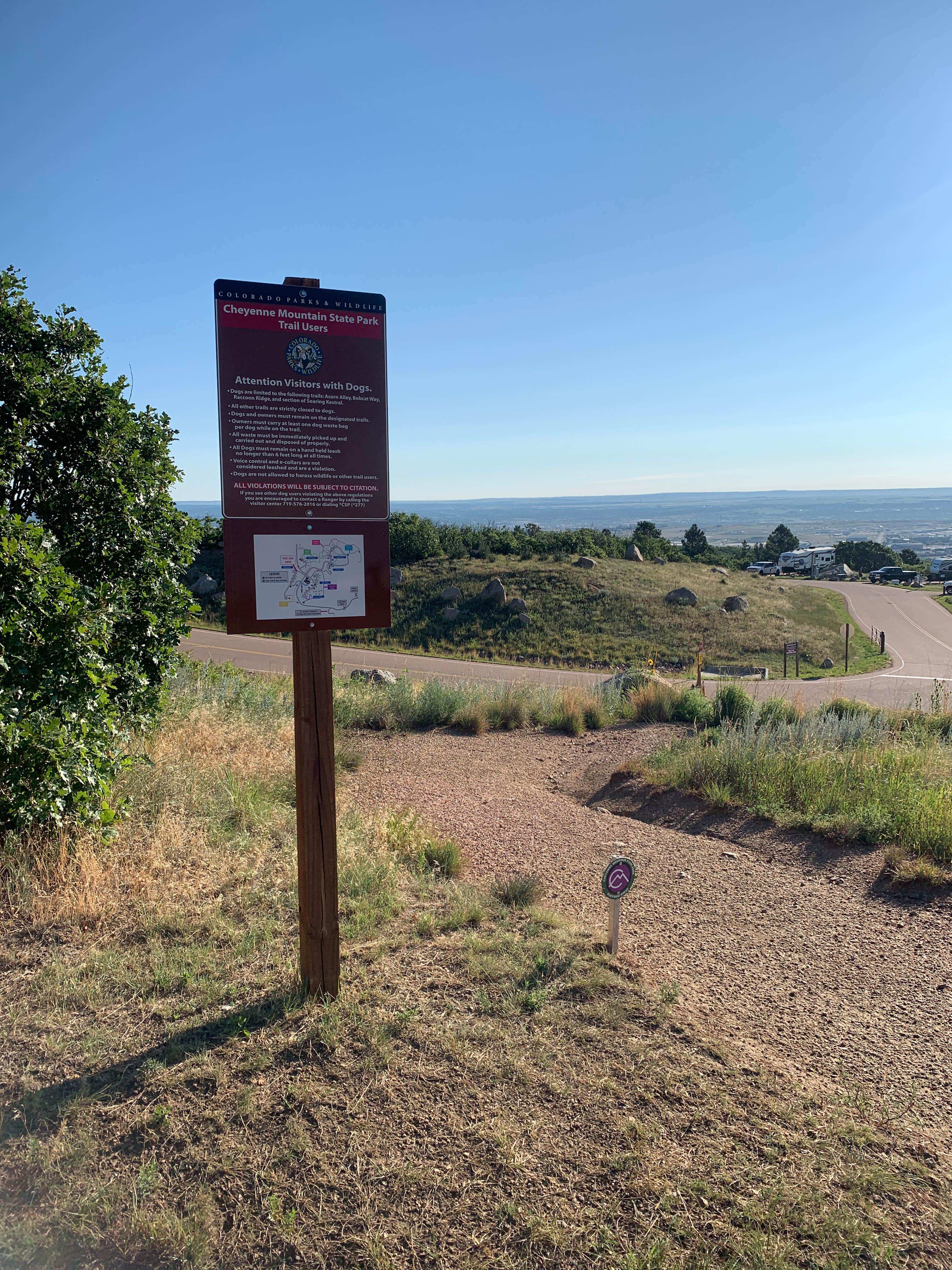 are dogs allowed at cheyenne mountain state park