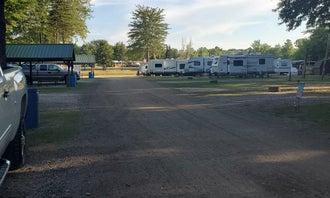 Camping near Linesville Campground — Pymatuning State Park: Evergreen Lake Park, Conneaut, Ohio