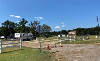 Camping near Mississippi River State Park Campground: Pat Kelley RV Park, Helena-West Helena, Arkansas