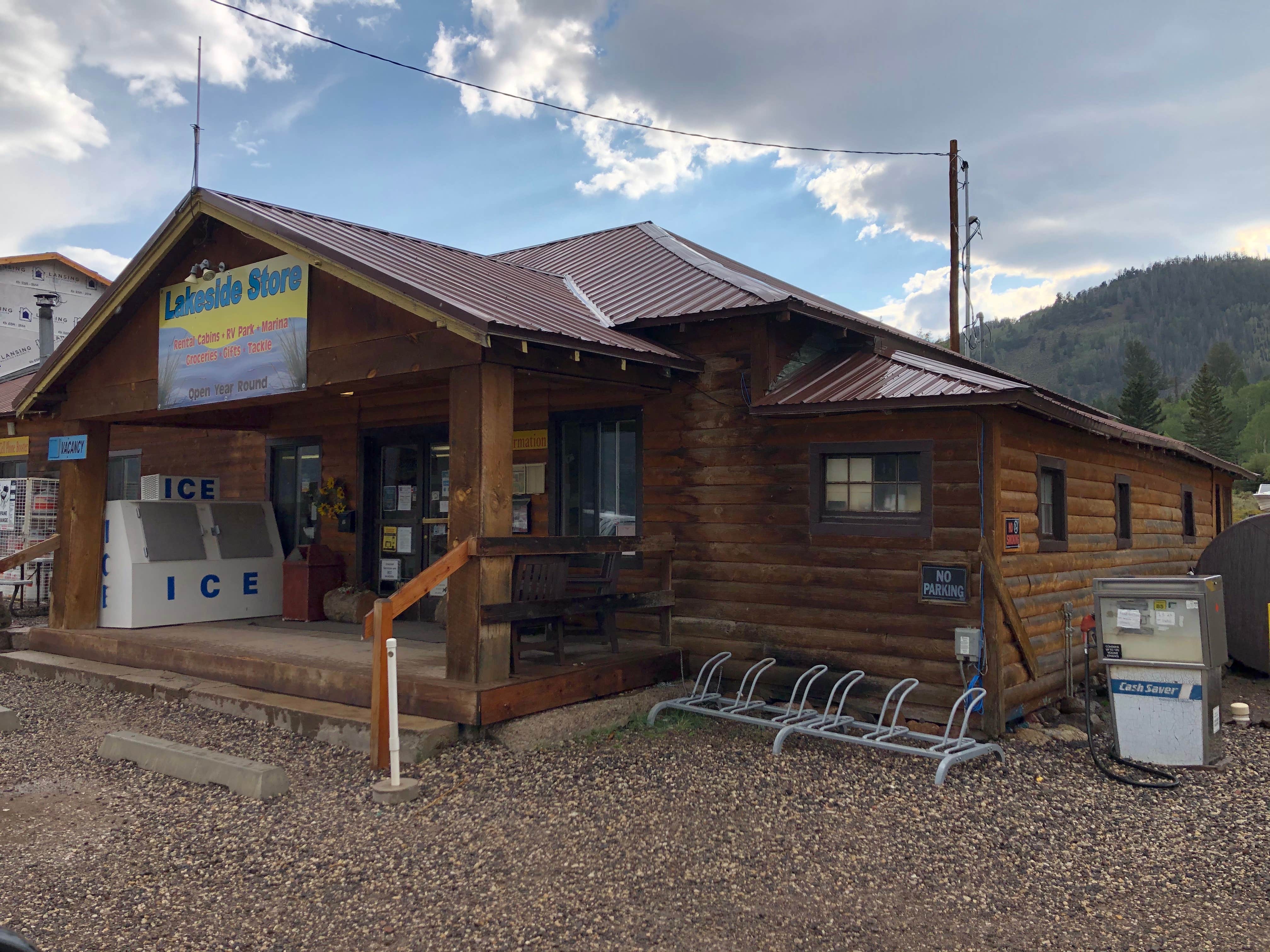 Camping near Frying Pan: Lakeside Fish Cleaning Station Cua Dispersed, Fremont, Utah