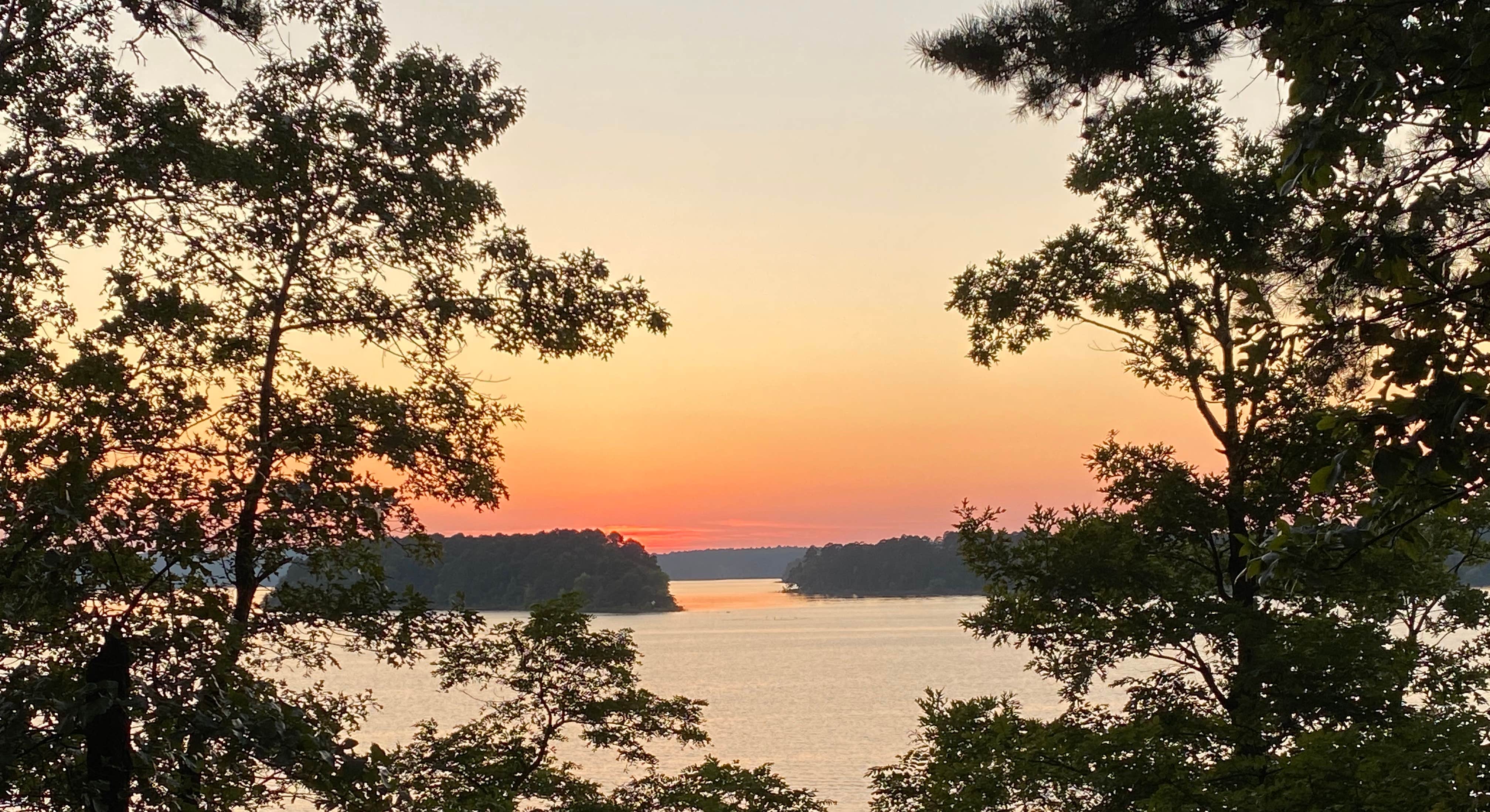 Gulpha Gorge Campground with Lake View in Hot Springs National Park