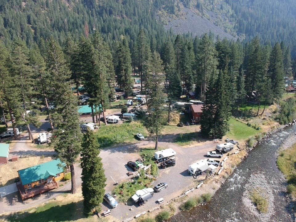 Camper submitted image from Park At The River - 3