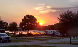 Camping near Oak Cove Marina: Texan RV Park & Campus, Eustace, Texas