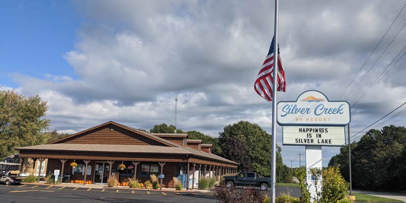 Camper submitted image from Sun Retreats Silver Lake