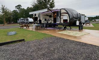 Camping near Florala City Park: The Oaks Family RV Park & Campground, Andalusia, Alabama