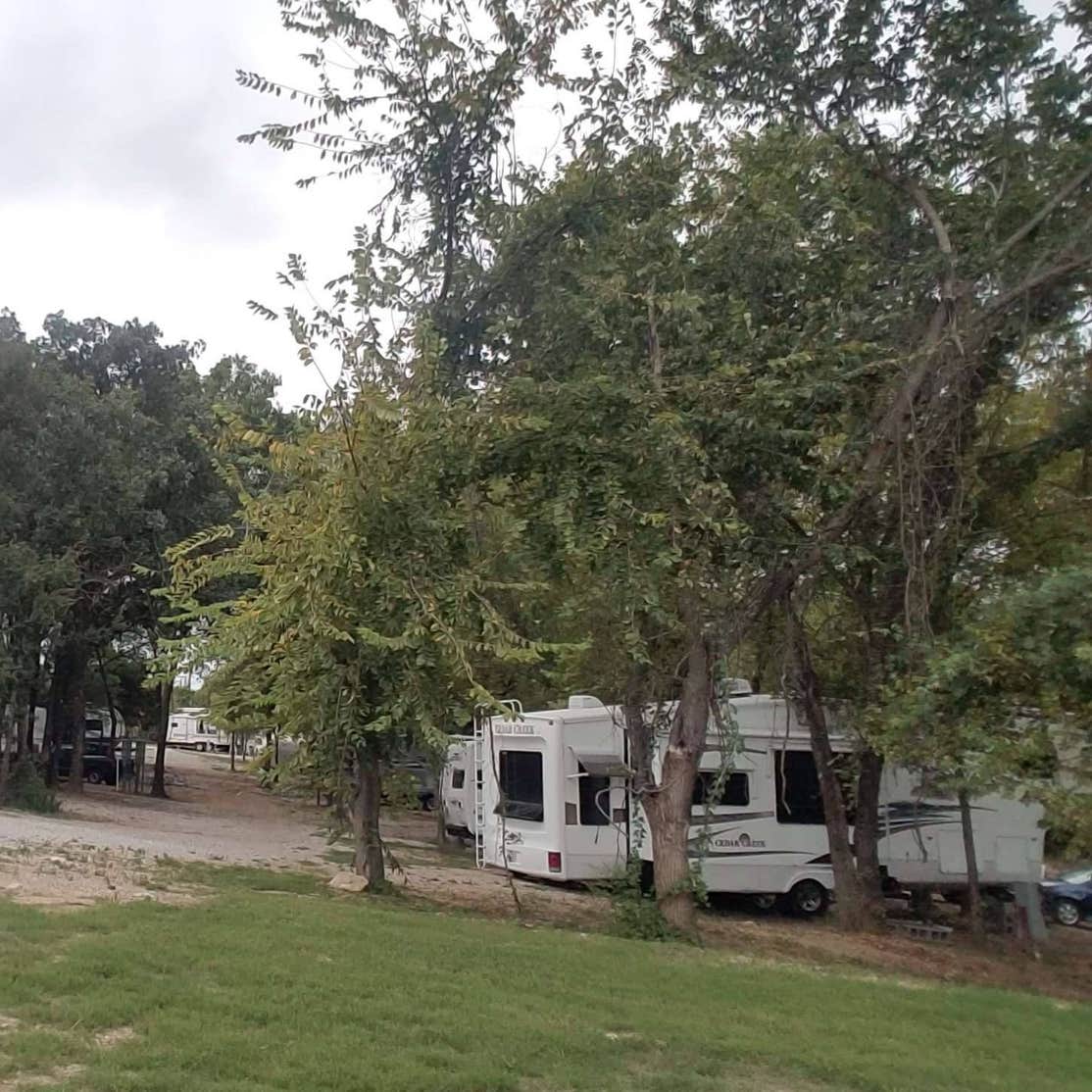 Riverbend RV Park | Newark, Texas