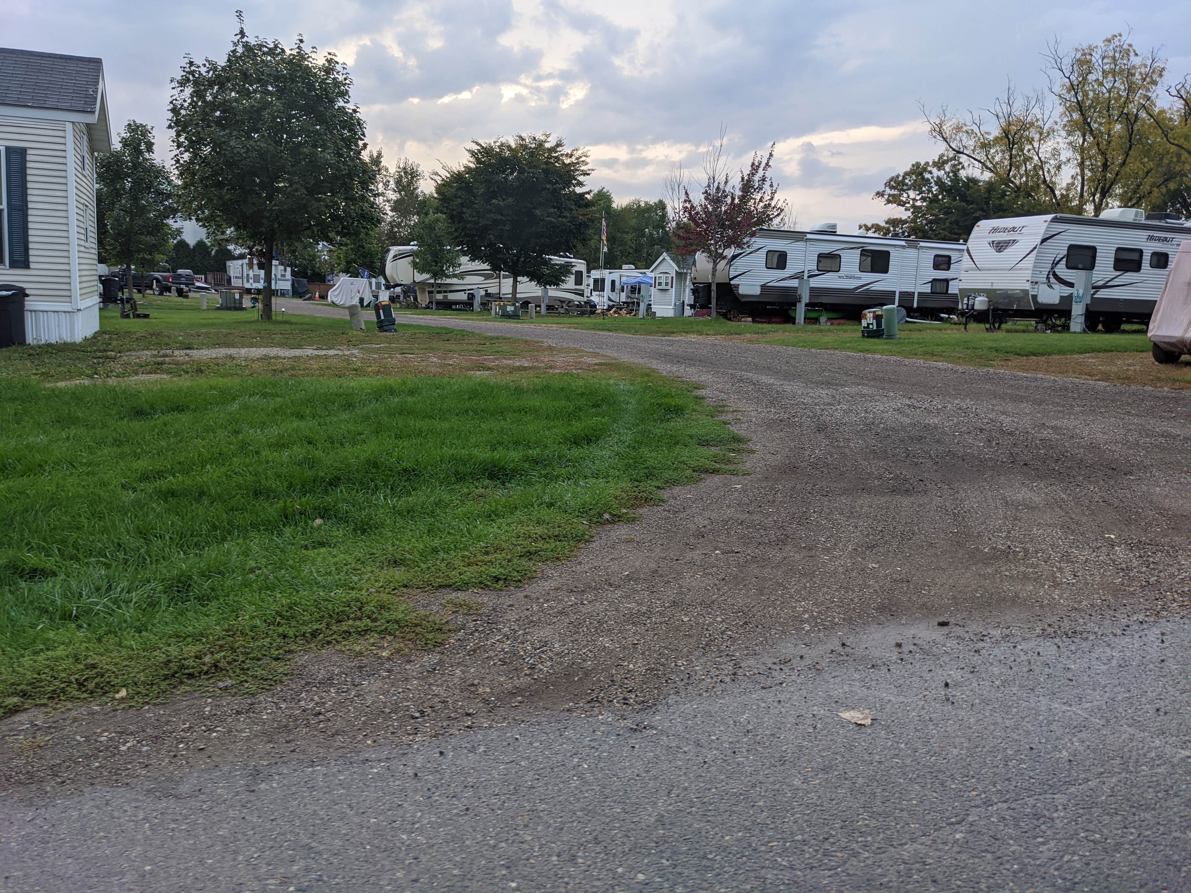 Camper submitted image from Pettits Lakeview Campground - 5