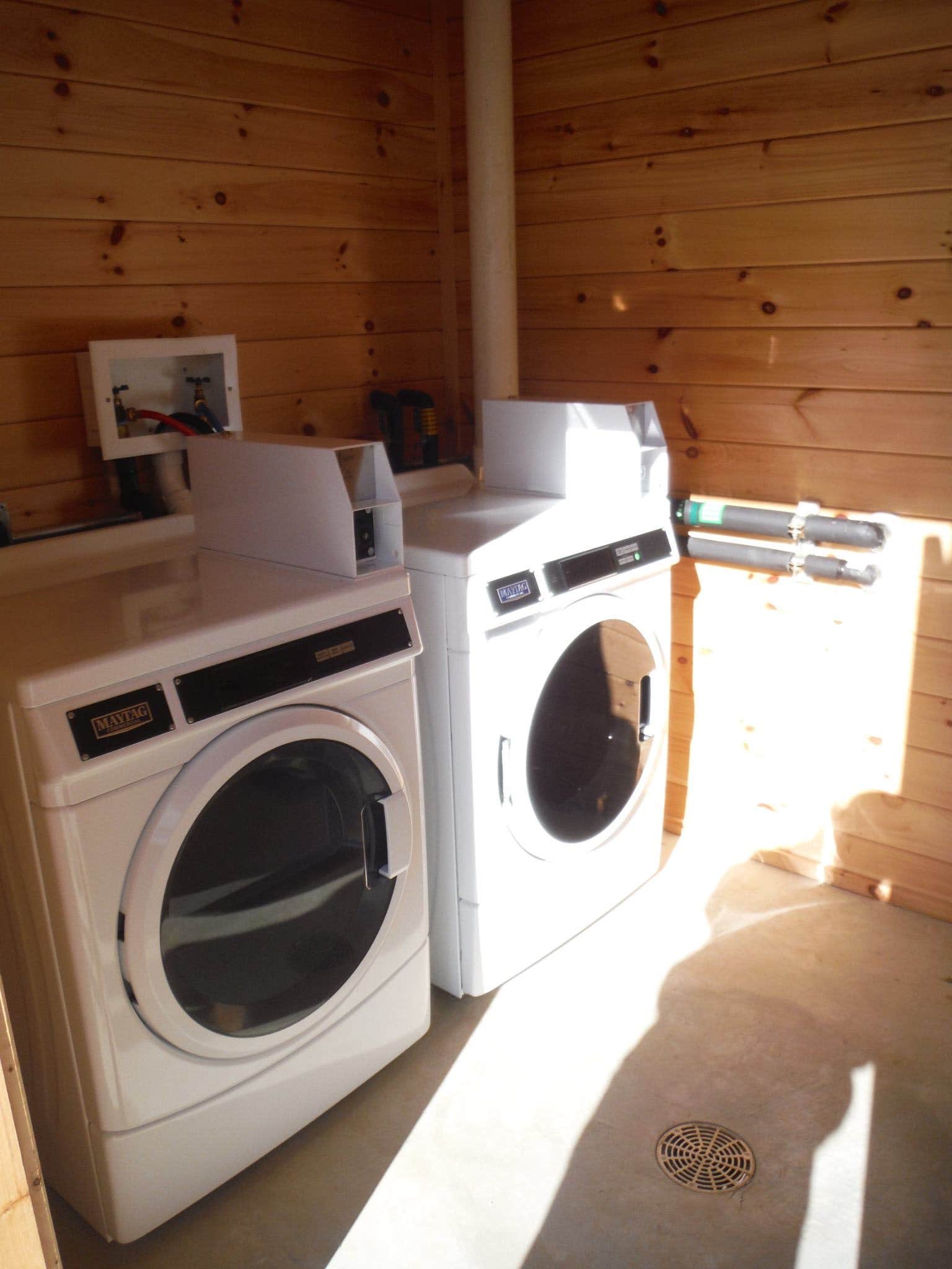 Laundry in bathhouse