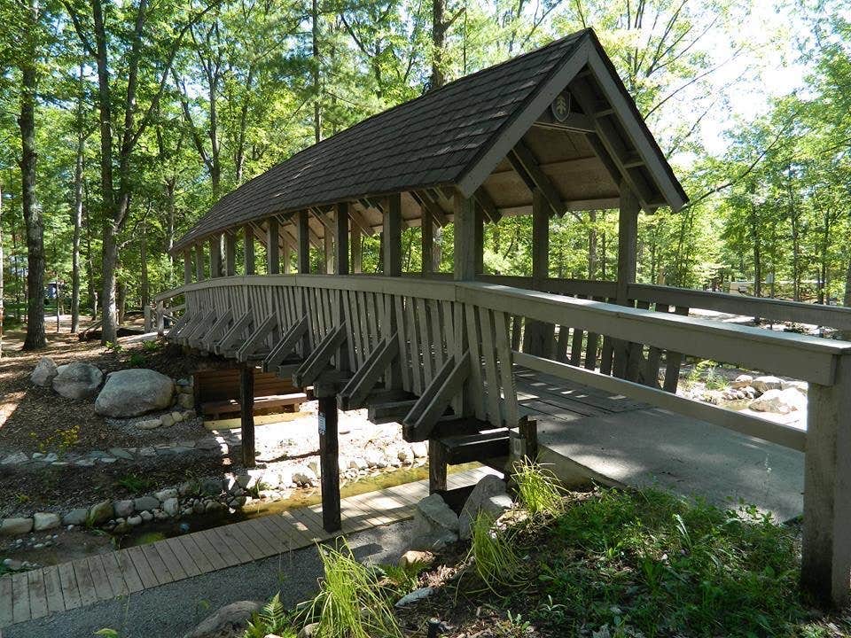 Camping near Pharoah - Garden of the Gods Rec Area Campground: Timber Ridge Outpost & Cabins, Elizabethtown, Illinois
