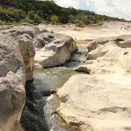 During the dry season or when there is no rain, it is possible to walk on the Pedernales riverbed and explore Pedernales Falls up close.