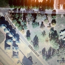 actual location of campsites is at corner of 1st st and Railroad Ave, and is a several block walk to the main park