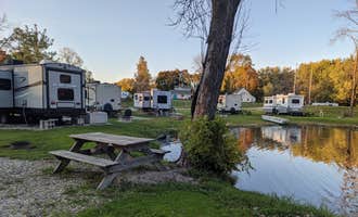 Camping near Sandhill Station State Campground — Lake Mills Wildlife Area: Hebron Campground, Palmyra, Wisconsin
