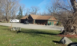Camping near Eaton County Fairgrounds: Lansing Cottonwood Campground, Holt, Michigan
