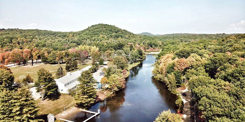 Camper submitted image from Mirror Lake Retreat