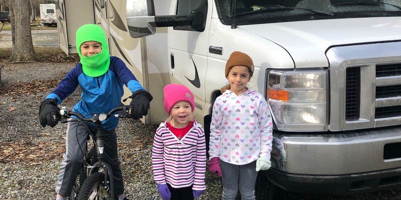 Camper submitted image from Holiday Trav-L-Park