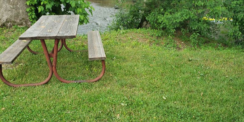 Camper submitted image from Twin Bridge Campground