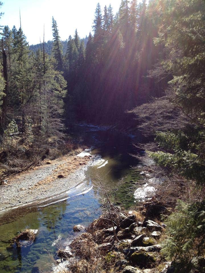 Camping near Post Creek Guard Station: Hells Gate Campground, Hayfork, California