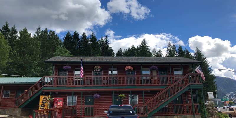 Camper submitted image from Bridge of The Gods Motel Cabins & RV Park