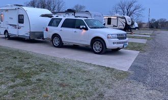 Camping near RC's Campground & Quick Stop: T&R RV Resort, Pauls Valley, Oklahoma