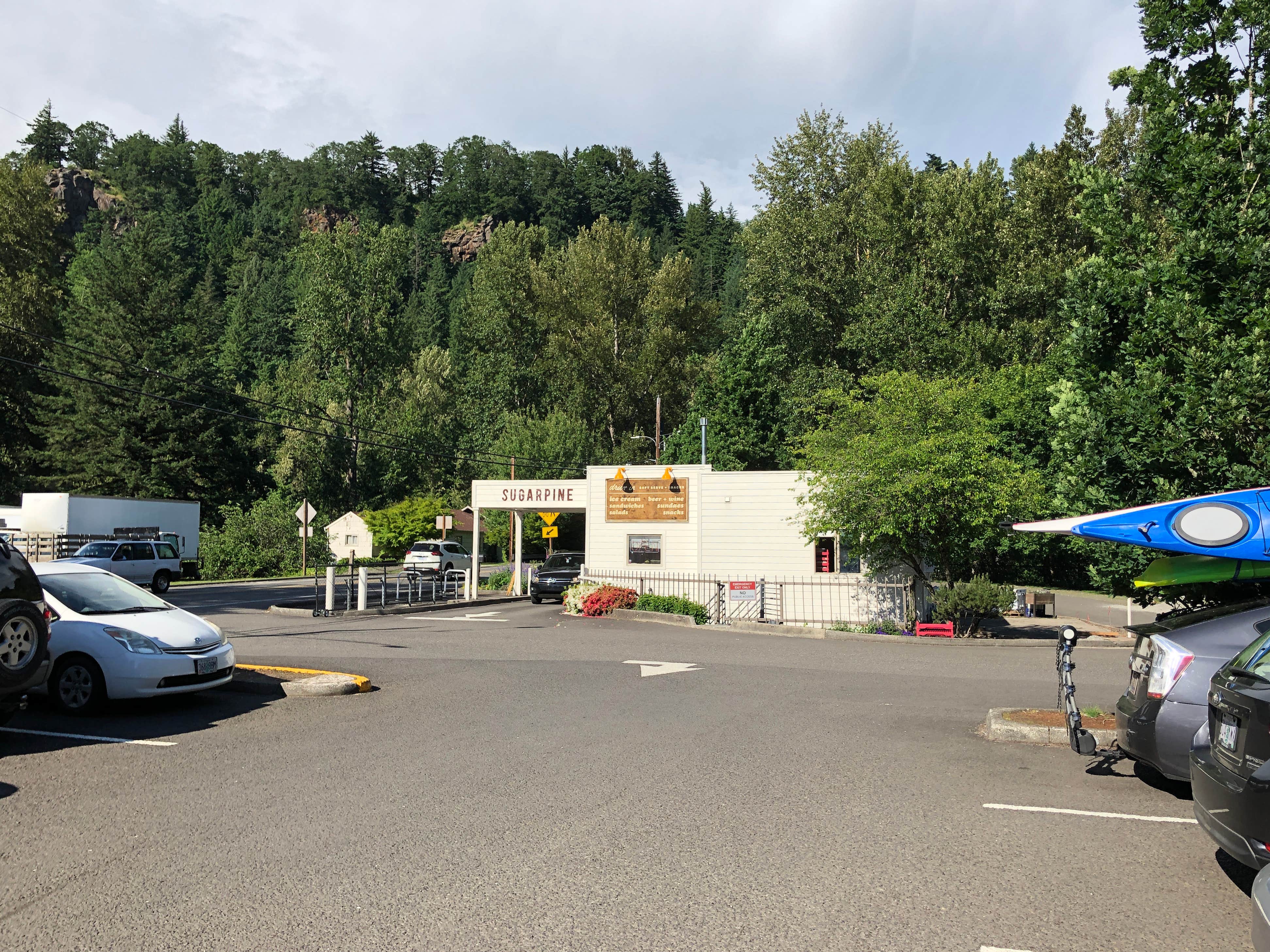 Camping near Cedar Springs Alpacas: Sandy Riverfront RV Resort, Troutdale, Oregon