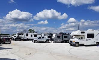 Camping near Grizzly Pines: The Western RV Park, Washington, Texas