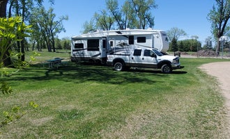 Camping near Kolding Dam/Upper Turtle Reservoir: Michigan City Park Campground, Larimore, North Dakota