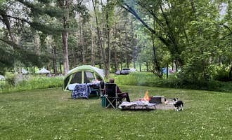 Camping near Bulgers Hollow: Mississippi Palisades State Park Campground, Savanna, Illinois