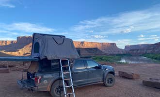 Camping near Robbers Roost Primitive Campsite: Labyrinth Backcountry Campsites — Canyonlands National Park, Moab, Utah