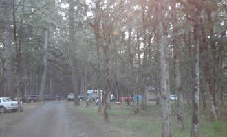 Camping near Hi-Way Haven RV Park: Whistlers Bend County Park, Sutherlin, Oregon