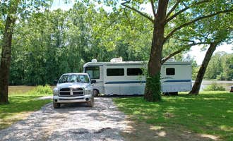 Camping near Iron Ridge - Lake Vesuvius: Little Bear Island Campground, Greenup, Kentucky