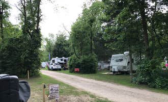 Camping near Sandstone Ridge Campground — Mirror Lake State Park: Dell Boo Campground, Lake Delton, Wisconsin