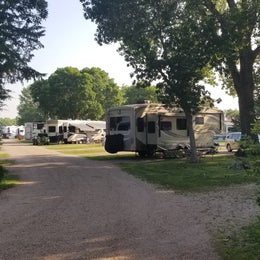 Campground Finder: Holiday RV Park