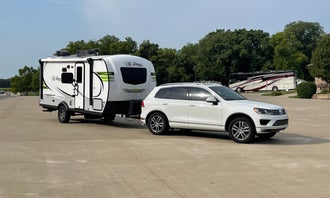 Camping near Old Town: Deer Creek Valley RV Park, Topeka, Kansas