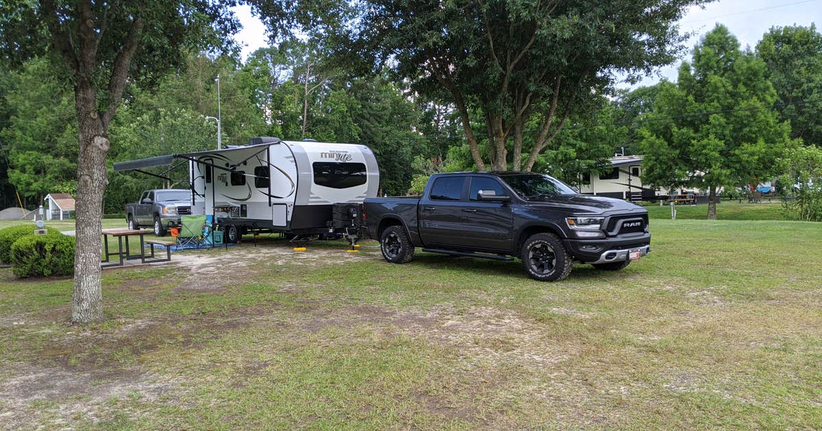 Parkwood RV Park & Cottages