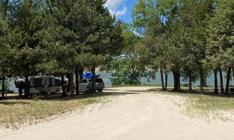 Camping near Snake River - Merritt Reservoir SRA: Cottonwood Campground  - Merritt Reservoir, Valentine, Nebraska