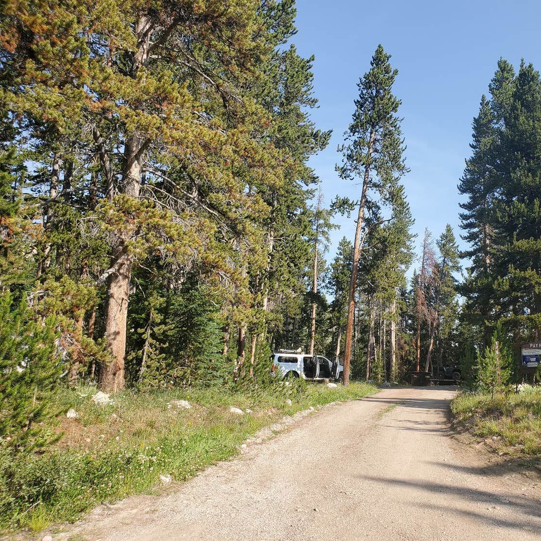 Beartooth Lake Camping | Cooke City, Montana