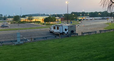 Service Plaza - Middle Ridge Overnight Parking