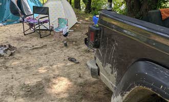 Camping near LBL FS154 - Dispersed: Neville Bay, Bumpus Mills, Tennessee