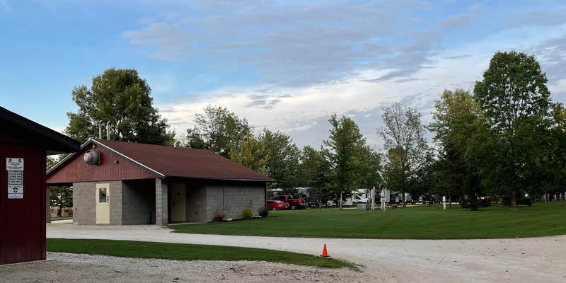 Camper submitted image from Rainbows End Campground