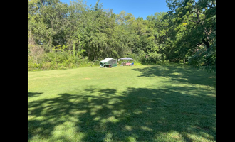 Camping near Davis Creek Campground — Kankakee River State Park: McKinley Woods: Frederick's Grove, Channahon, Illinois
