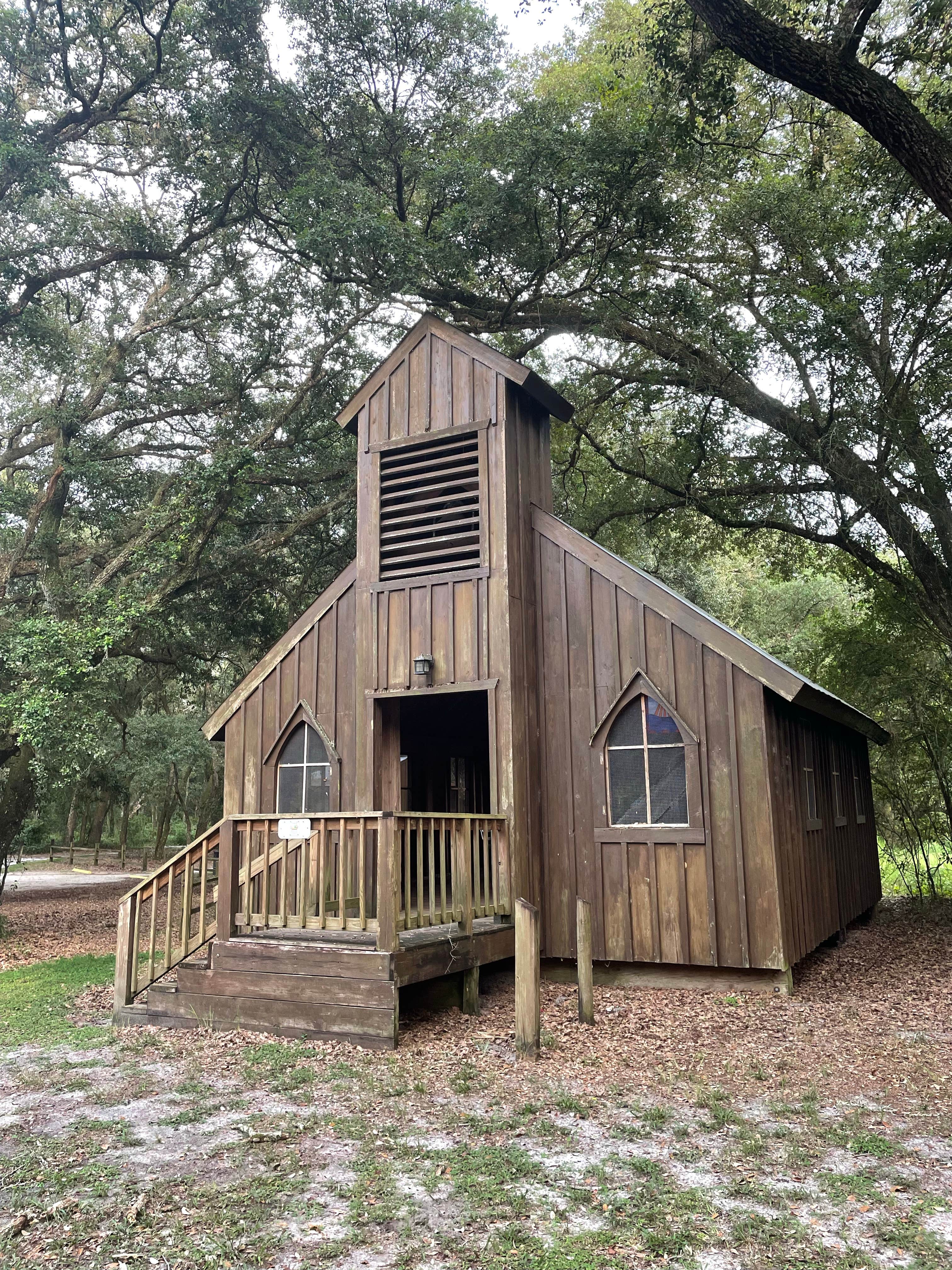 the R.'s photo of a cabin at Withlacoochee River Park near Elkton, FL