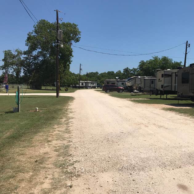 Riverbend RV Park | Luling, TX