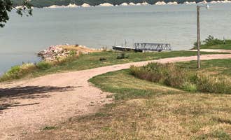 Camping near Gavins Horse Camp — Lewis And Clark Recreation Area: Bloomfield - Lewis and Clark SRA, Homme Lake, Nebraska