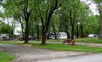 Camping near Chamois Access: Red Maples Community, Fulton, Missouri