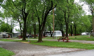 Camping near Turner Katy Trail Shelter: Red Maples Community, Fulton, Missouri