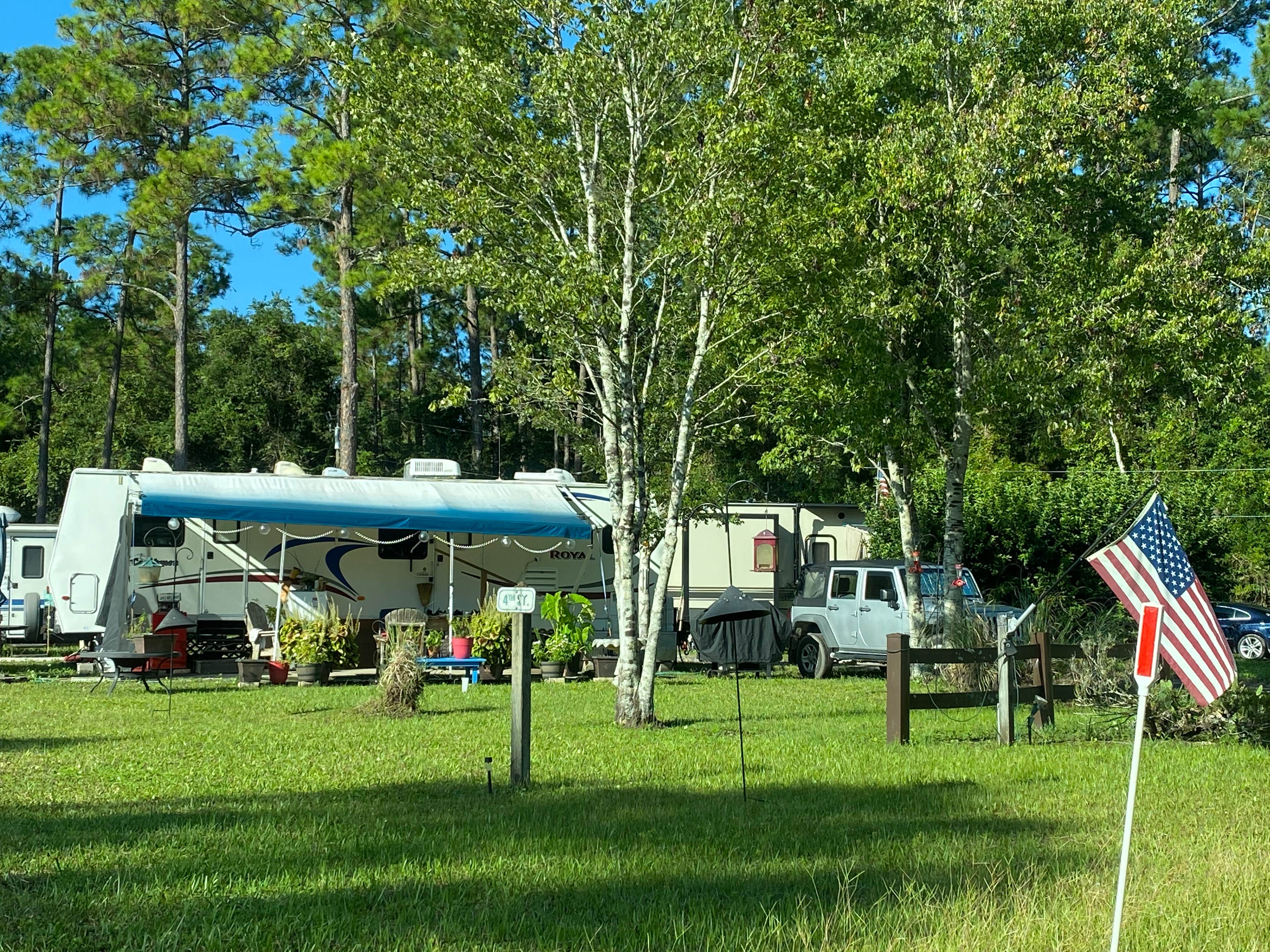 Camper submitted image from Smiling Gator RV Park - 4